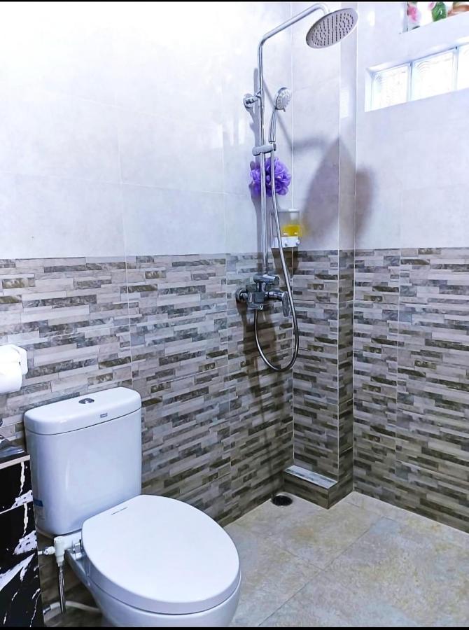 Green Palace Homestay Batununggul Exterior photo
