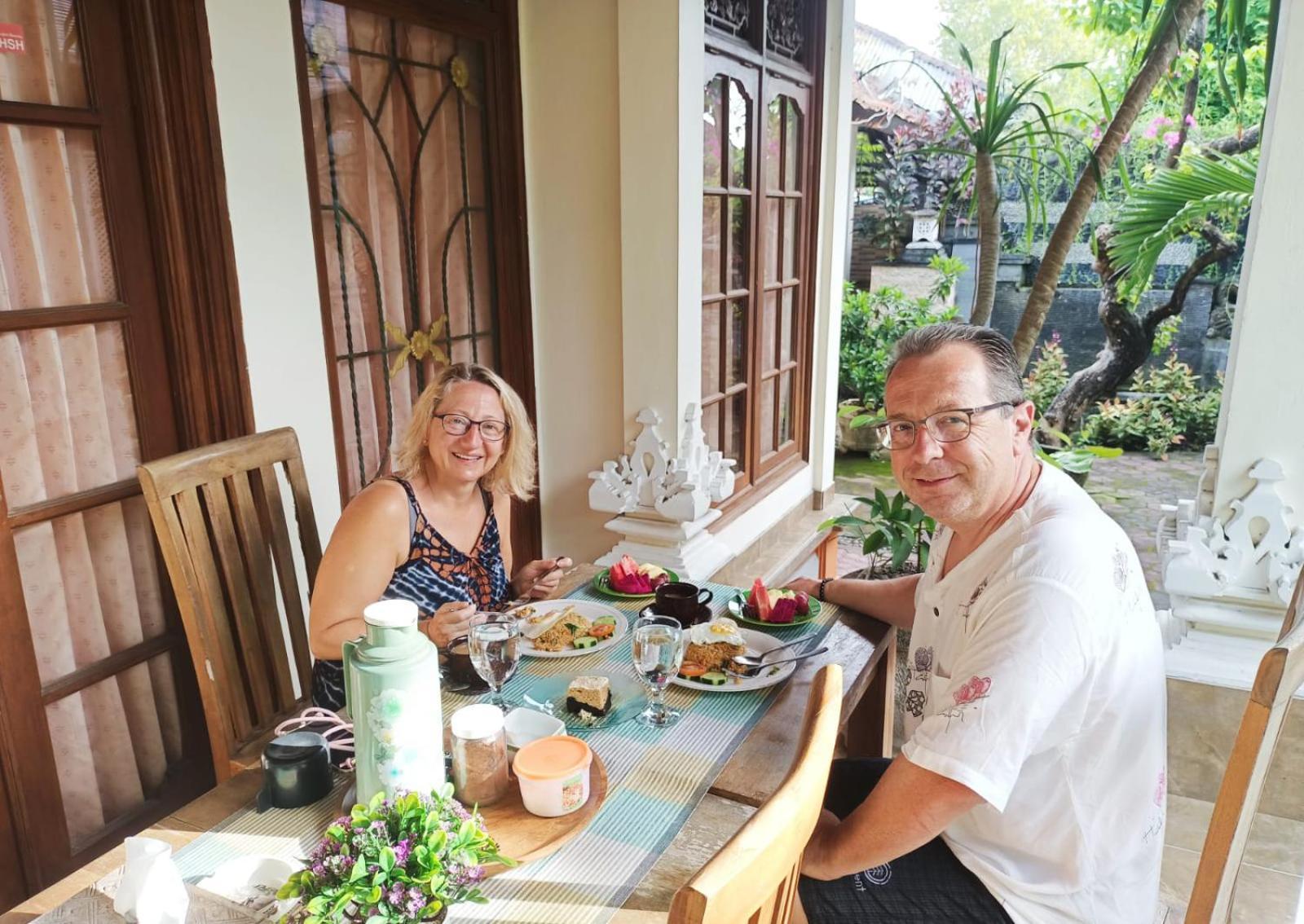 Green Palace Homestay Batununggul Exterior photo