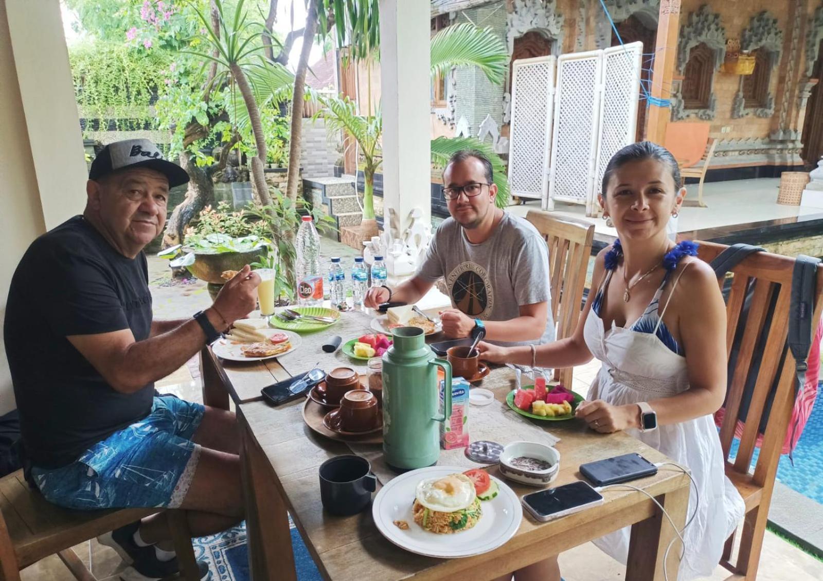 Green Palace Homestay Batununggul Exterior photo